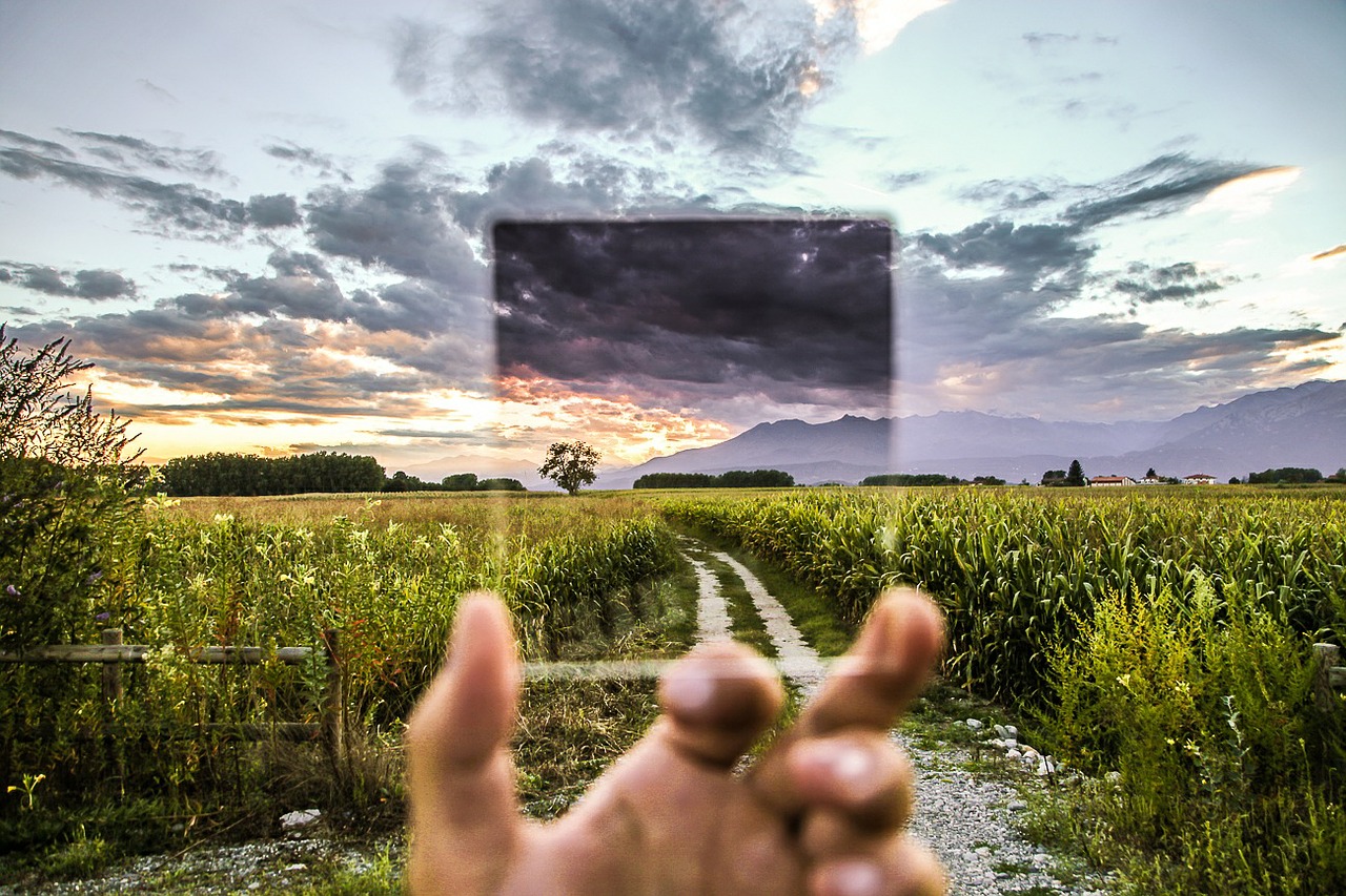 Landschaftsbild mit einem Glas für einen klaren Blick